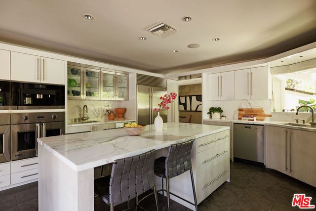 880 Canterbury Road, San Marino, CA 91108