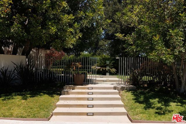 880 Canterbury Road, San Marino, CA 91108