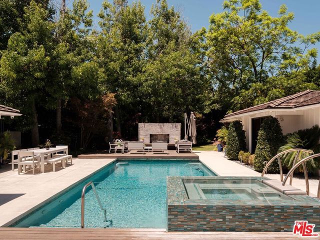 880 Canterbury Road, San Marino, CA 91108