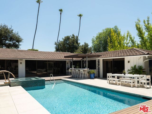 880 Canterbury Road, San Marino, CA 91108