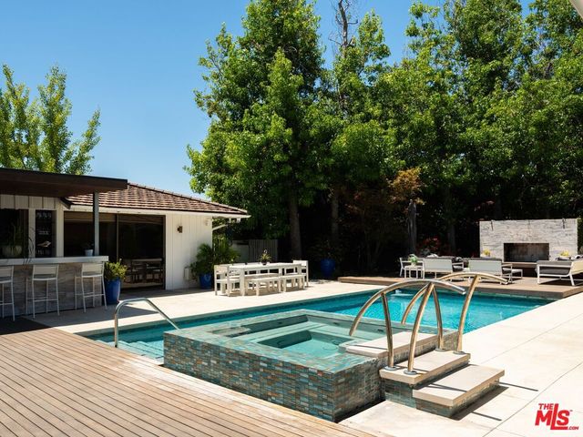 880 Canterbury Road, San Marino, CA 91108