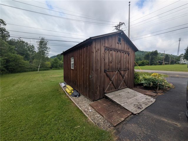 1525 South Avenue, Lewis Run, PA 16738