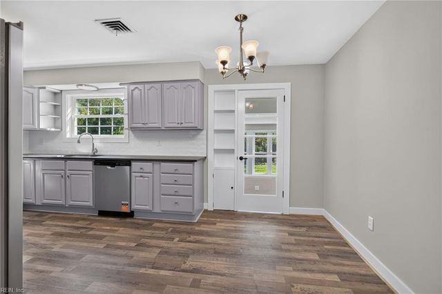 146 Cambridge PL, Hampton, VA 23669