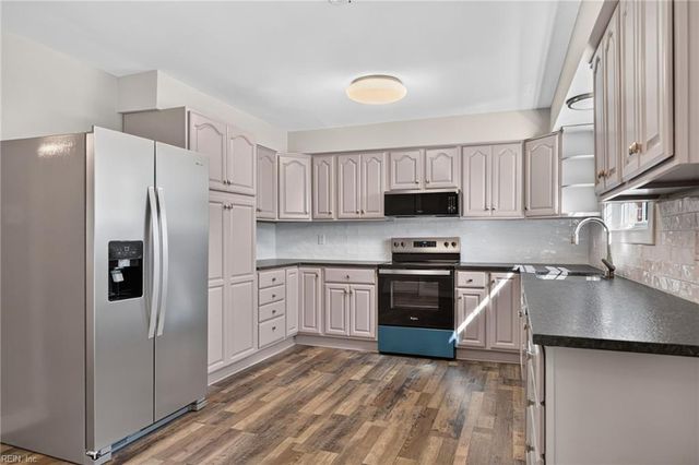 146 Cambridge PL, Hampton, VA 23669