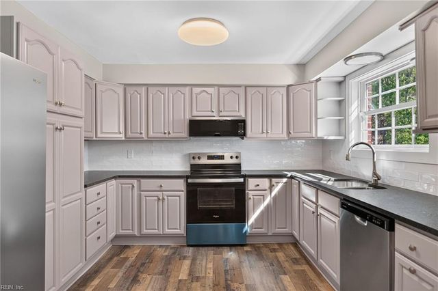 146 Cambridge PL, Hampton, VA 23669