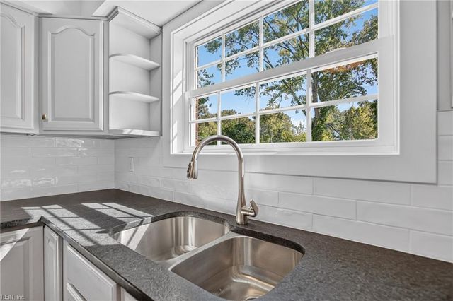 146 Cambridge PL, Hampton, VA 23669