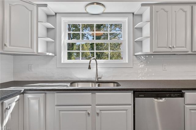 146 Cambridge PL, Hampton, VA 23669