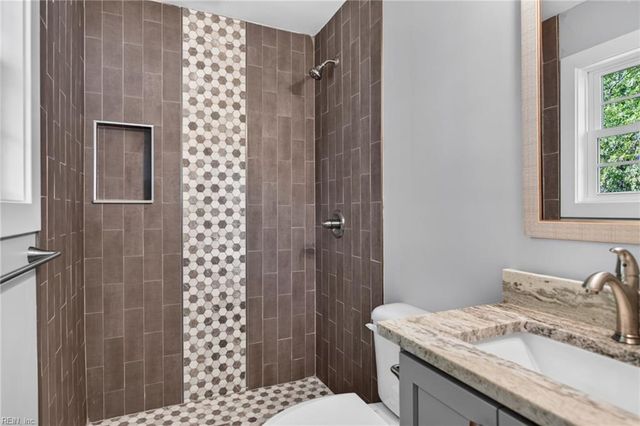 146 Cambridge PL, Hampton, VA 23669
