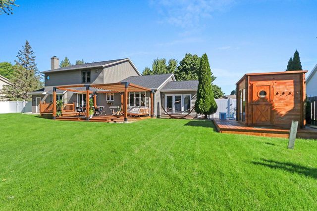 2648 VONDA DRIVE, Green Bay, WI 54311