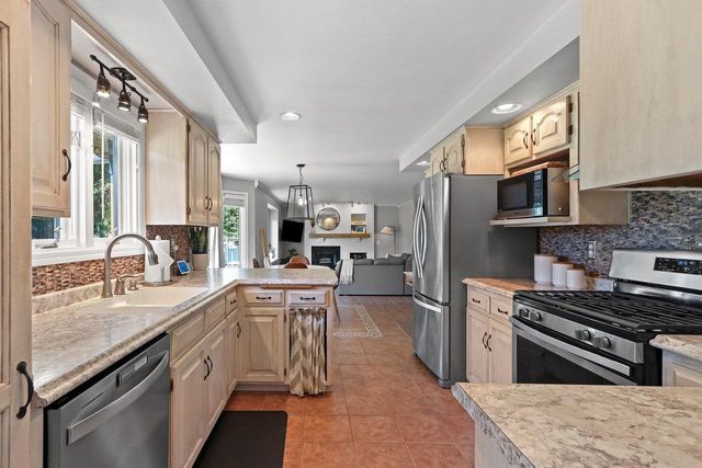 2648 VONDA DRIVE, Green Bay, WI 54311