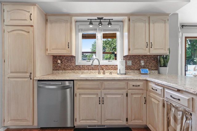 2648 VONDA DRIVE, Green Bay, WI 54311