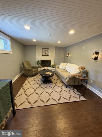 1219 DOWNS DR, Silver Spring, MD 20904