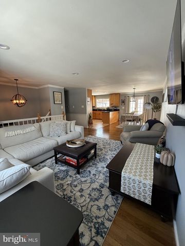 1219 DOWNS DR, Silver Spring, MD 20904