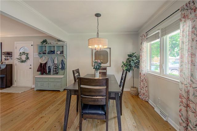 922 Ridgeway Drive, Liberty, MO 64068