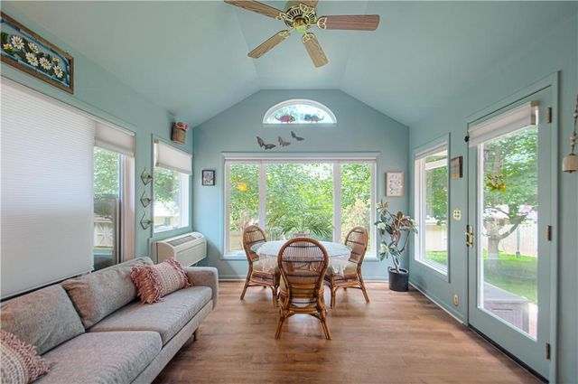 922 Ridgeway Drive, Liberty, MO 64068