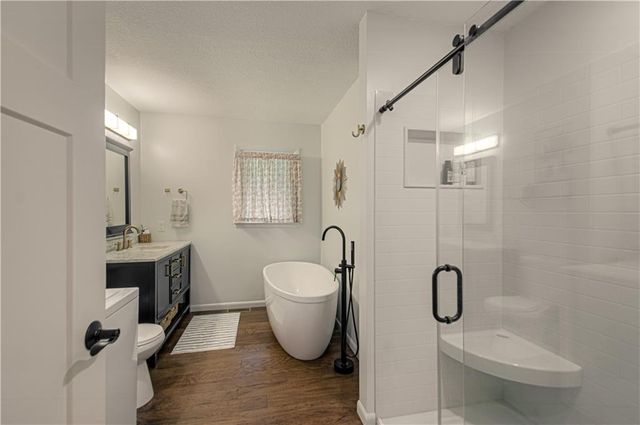 922 Ridgeway Drive, Liberty, MO 64068