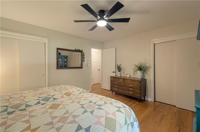 922 Ridgeway Drive, Liberty, MO 64068