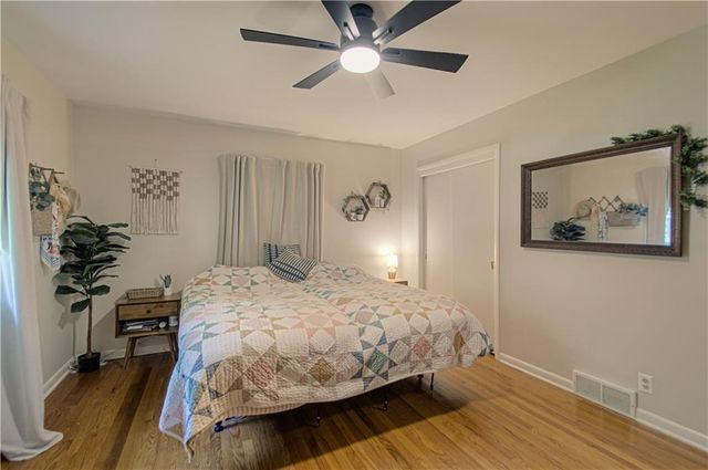 922 Ridgeway Drive, Liberty, MO 64068
