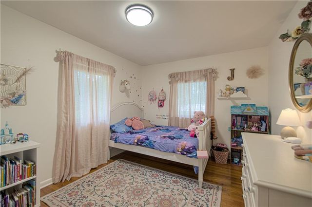 922 Ridgeway Drive, Liberty, MO 64068