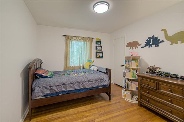 922 Ridgeway Drive, Liberty, MO 64068
