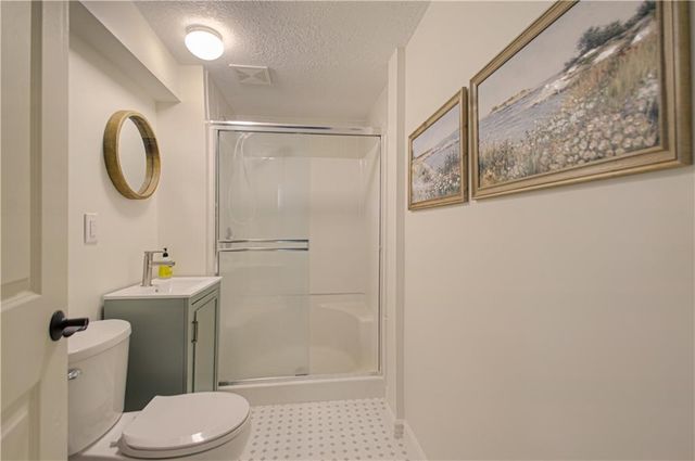 922 Ridgeway Drive, Liberty, MO 64068