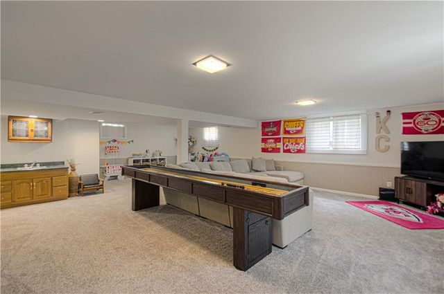 922 Ridgeway Drive, Liberty, MO 64068
