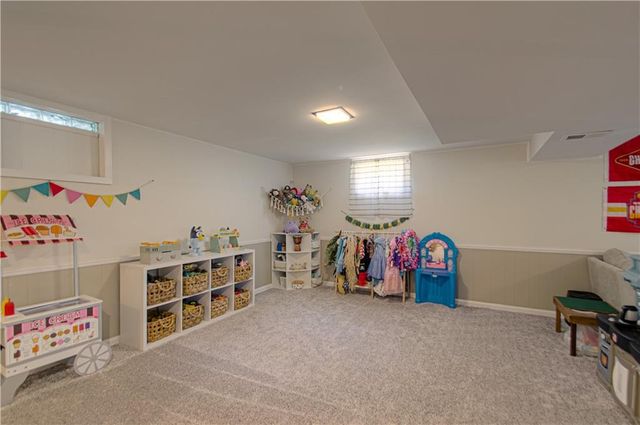 922 Ridgeway Drive, Liberty, MO 64068