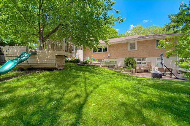 922 Ridgeway Drive, Liberty, MO 64068