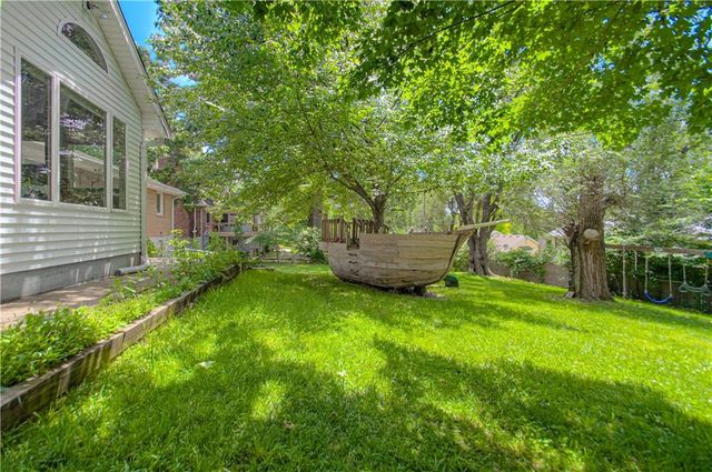 922 Ridgeway Drive, Liberty, MO 64068