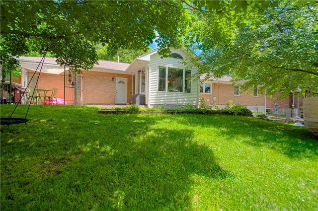 922 Ridgeway Drive, Liberty, MO 64068