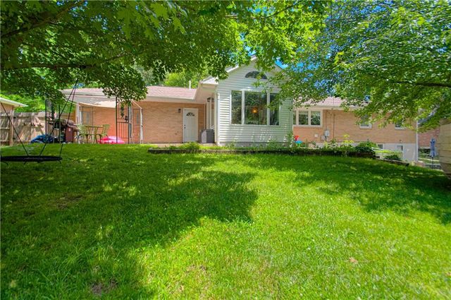 922 Ridgeway Drive, Liberty, MO 64068