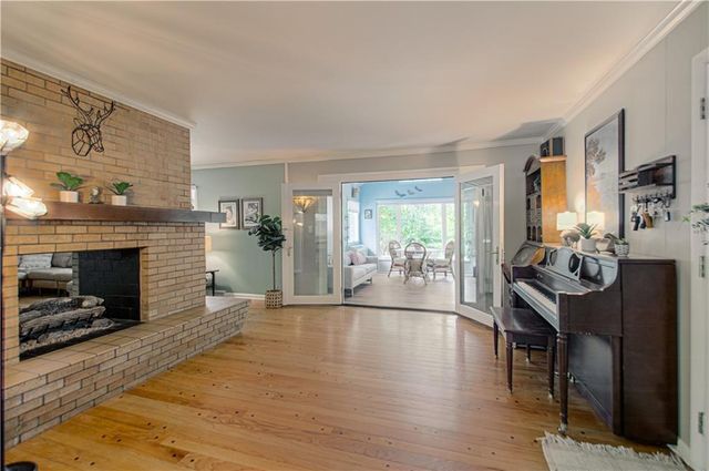 922 Ridgeway Drive, Liberty, MO 64068