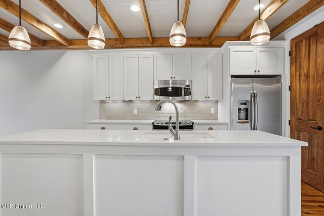 301 Northlake Avenue, 213, Ridgeland, MS 39157