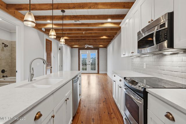 301 Northlake Avenue, 213, Ridgeland, MS 39157