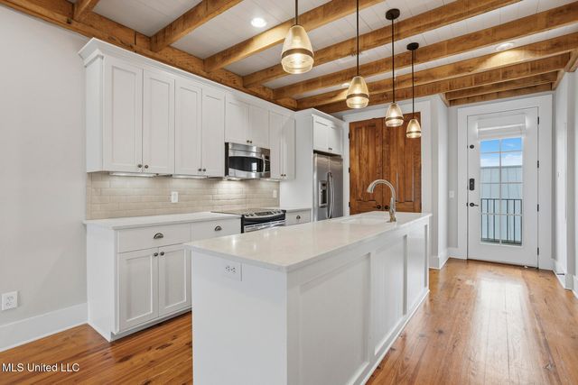 301 Northlake Avenue, 213, Ridgeland, MS 39157