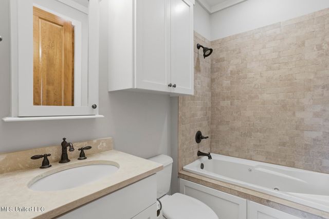 301 Northlake Avenue, 213, Ridgeland, MS 39157