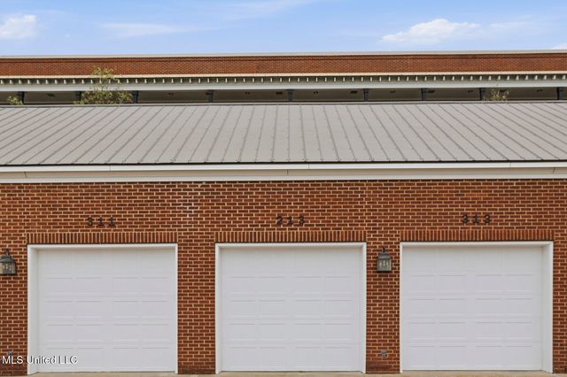 301 Northlake Avenue, 213, Ridgeland, MS 39157