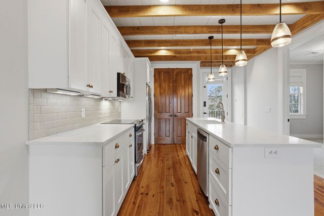 301 Northlake Avenue, 213, Ridgeland, MS 39157