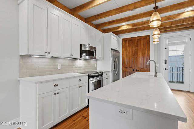 301 Northlake Avenue, 213, Ridgeland, MS 39157