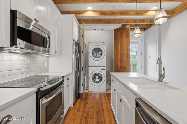 301 Northlake Avenue, 213, Ridgeland, MS 39157