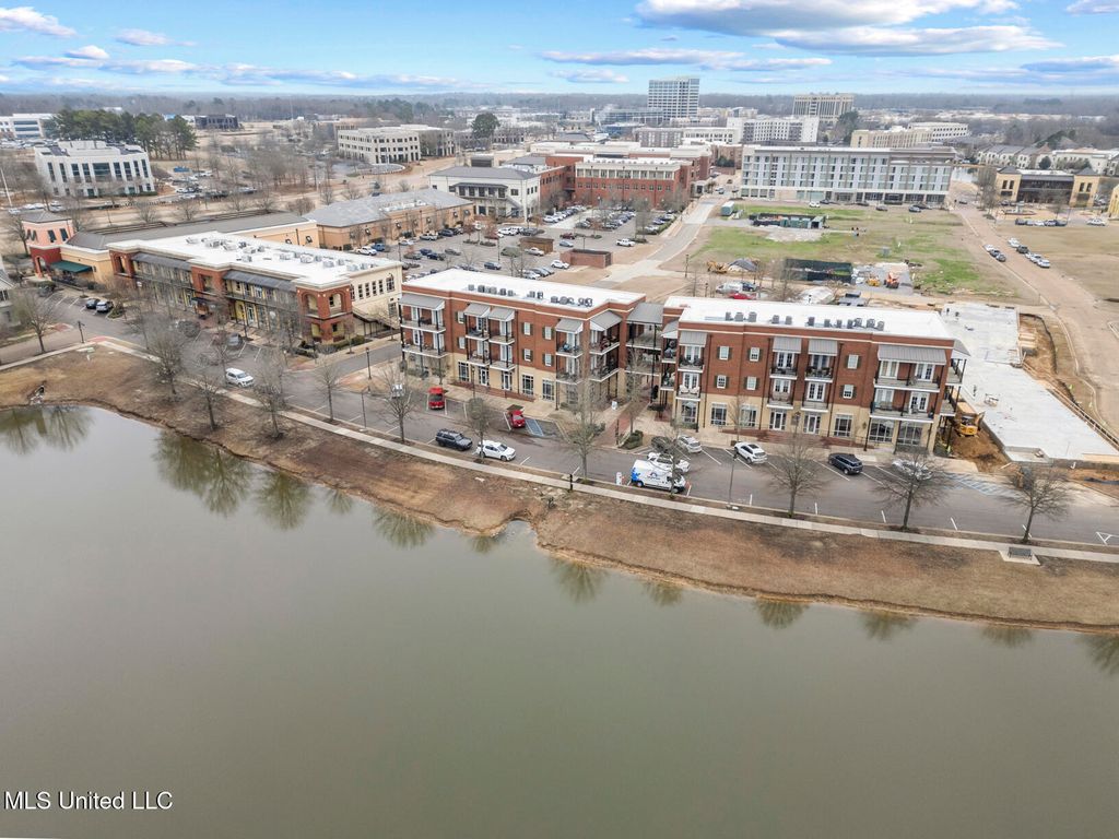 301 Northlake Avenue, 213, Ridgeland, MS 39157