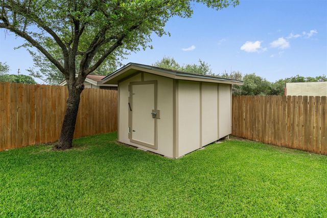 219 Wildwood DR, Georgetown, TX 78633