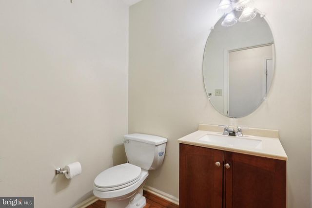 8 FOUNTAIN CT, Cherry Hill, NJ 08034