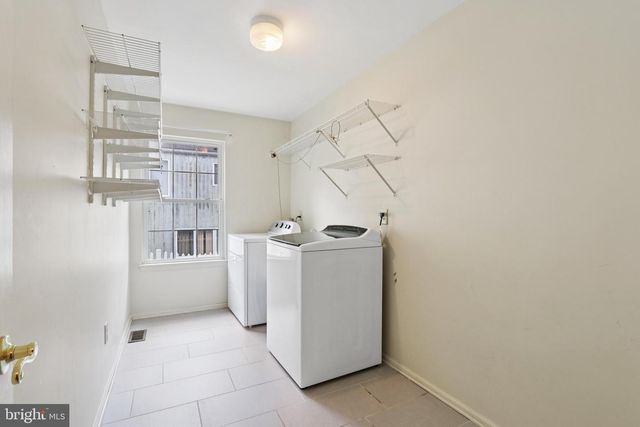 8 FOUNTAIN CT, Cherry Hill, NJ 08034