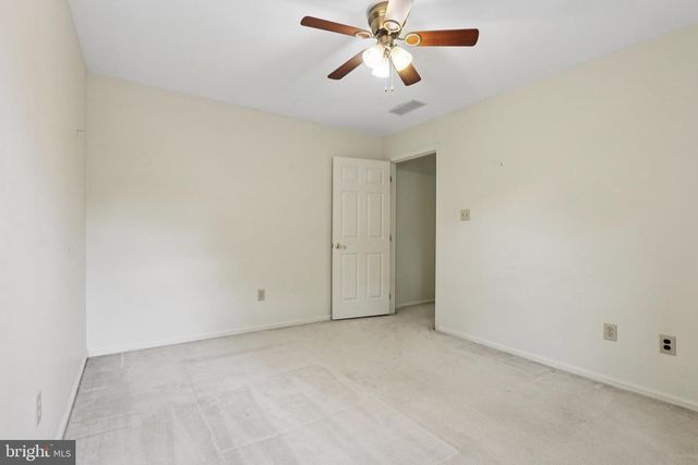 8 FOUNTAIN CT, Cherry Hill, NJ 08034