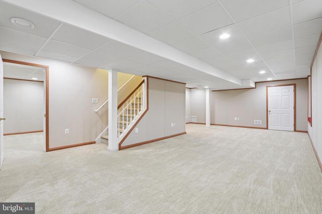 8 FOUNTAIN CT, Cherry Hill, NJ 08034