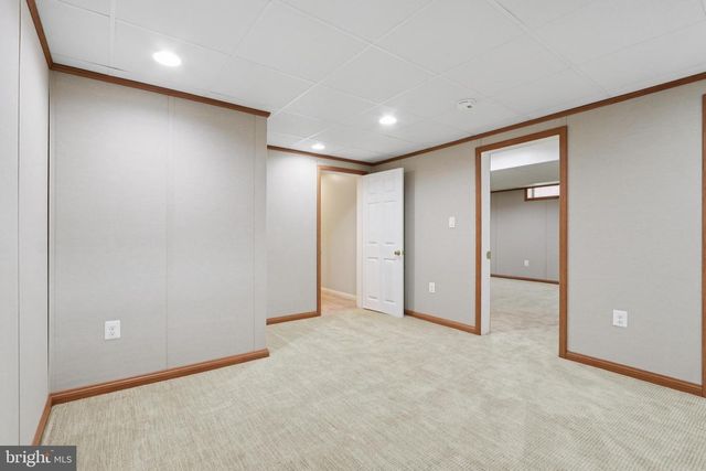 8 FOUNTAIN CT, Cherry Hill, NJ 08034