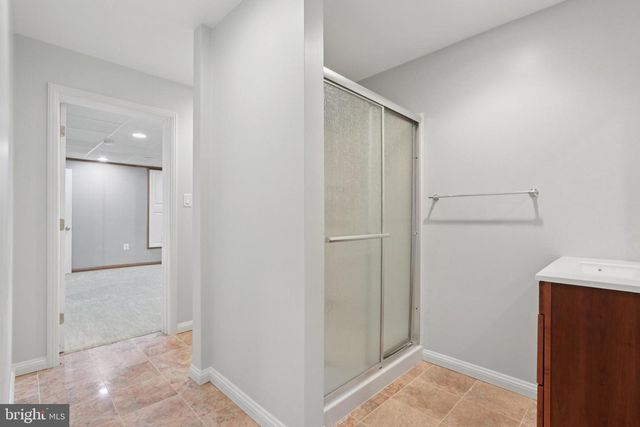 8 FOUNTAIN CT, Cherry Hill, NJ 08034