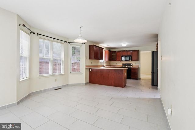 8 FOUNTAIN CT, Cherry Hill, NJ 08034