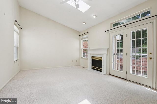 8 FOUNTAIN CT, Cherry Hill, NJ 08034